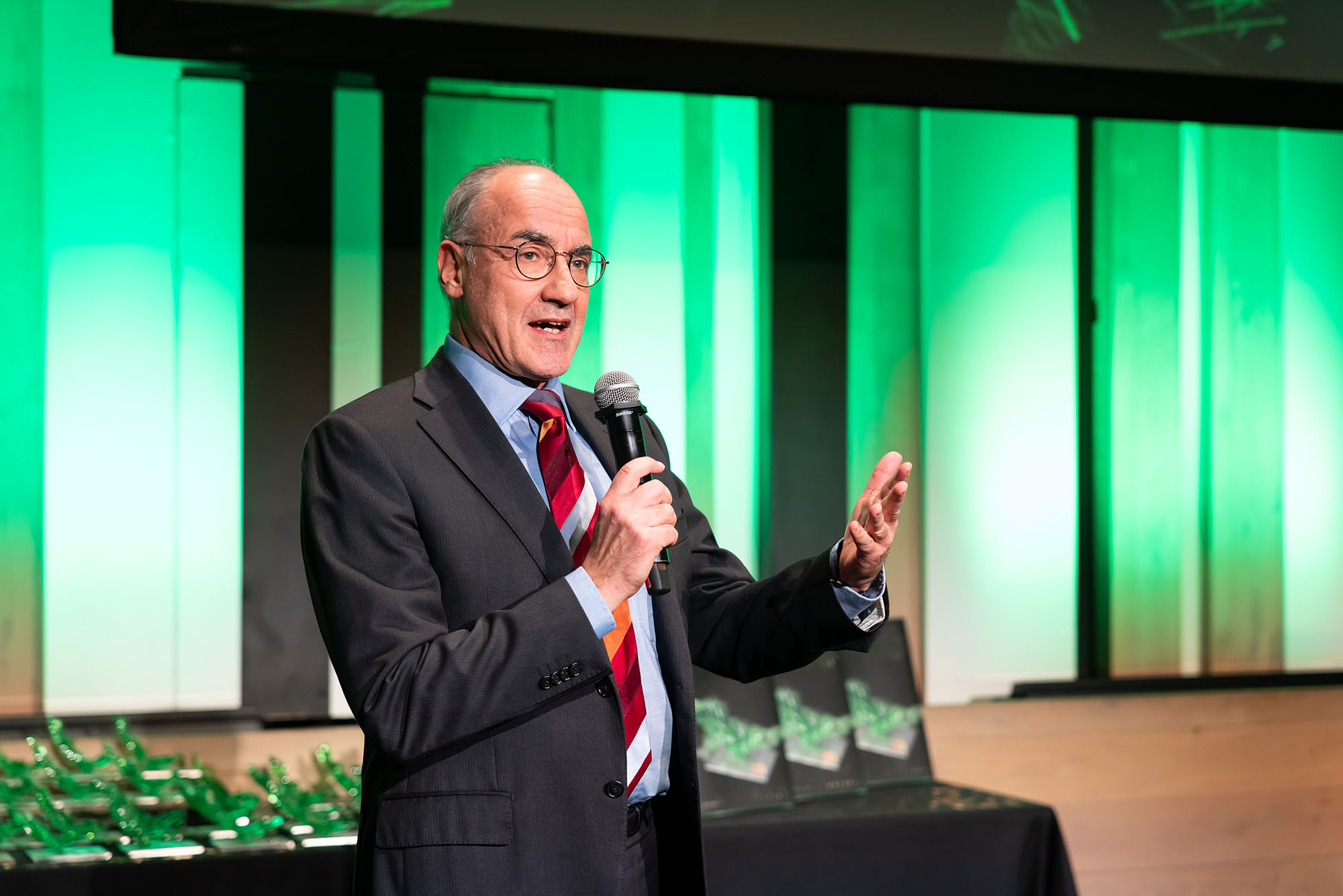 Szűk zsákutcában először tolatni kell